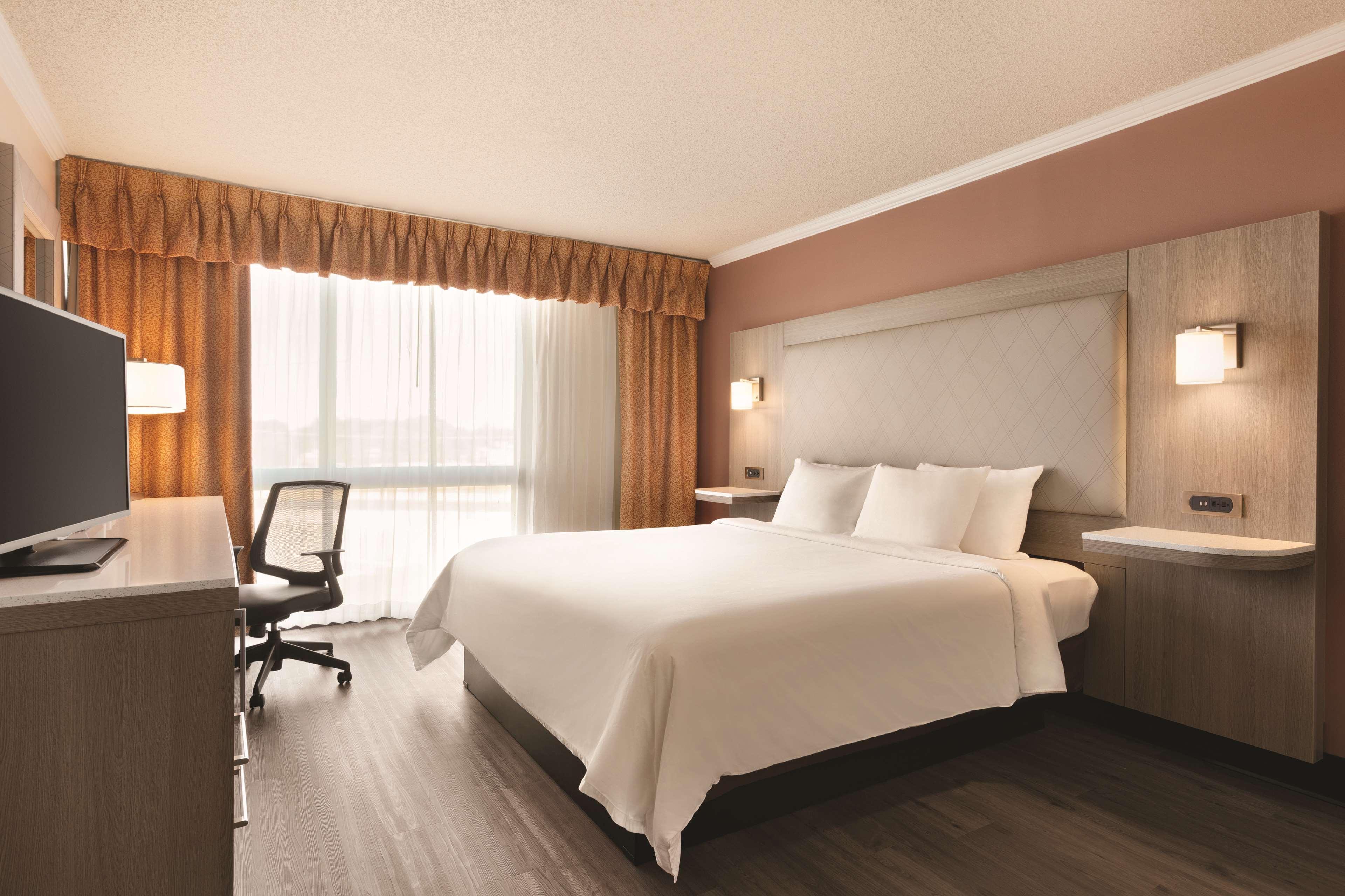 Radisson Hotel Lenexa Overland Park Exterior photo