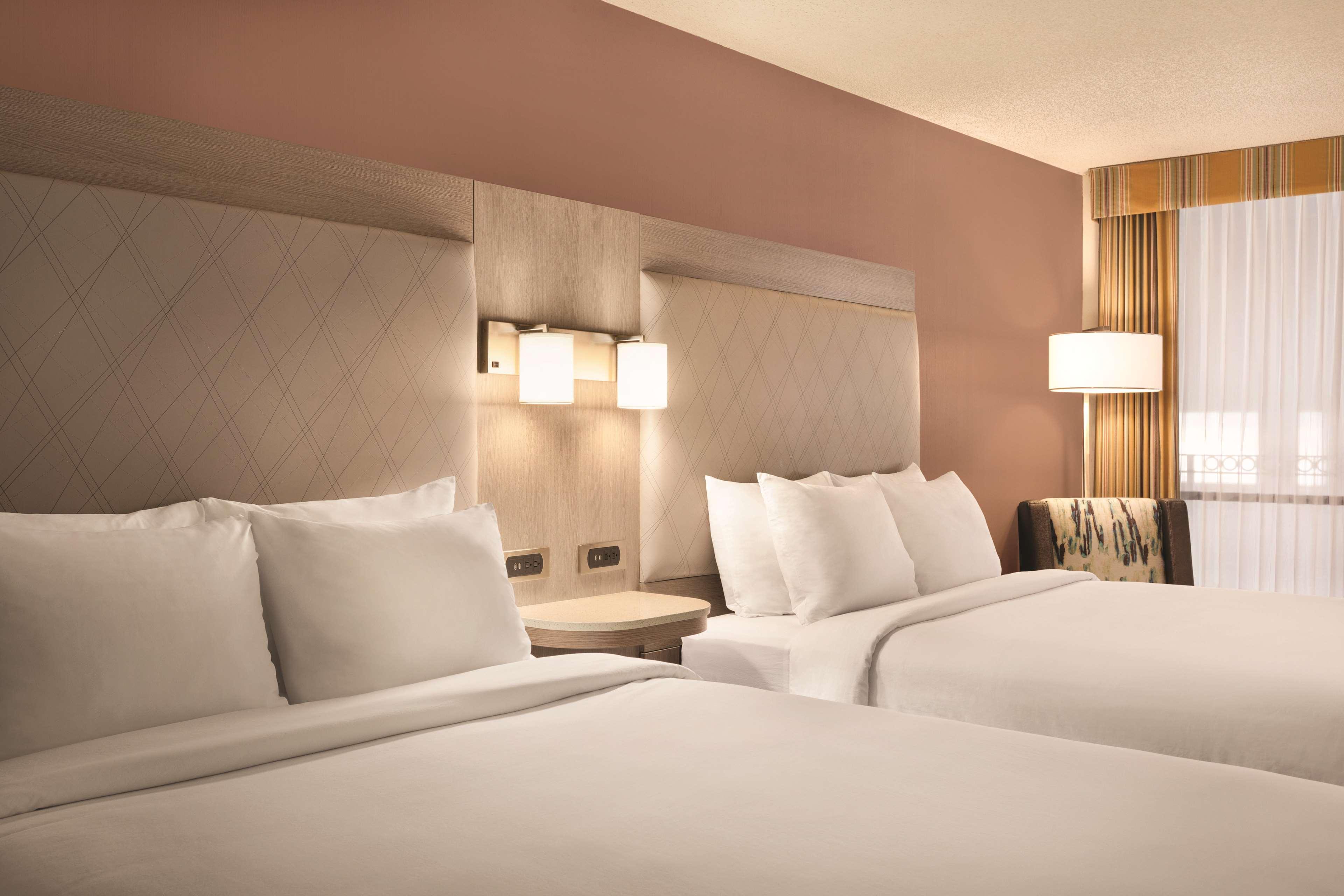 Radisson Hotel Lenexa Overland Park Exterior photo