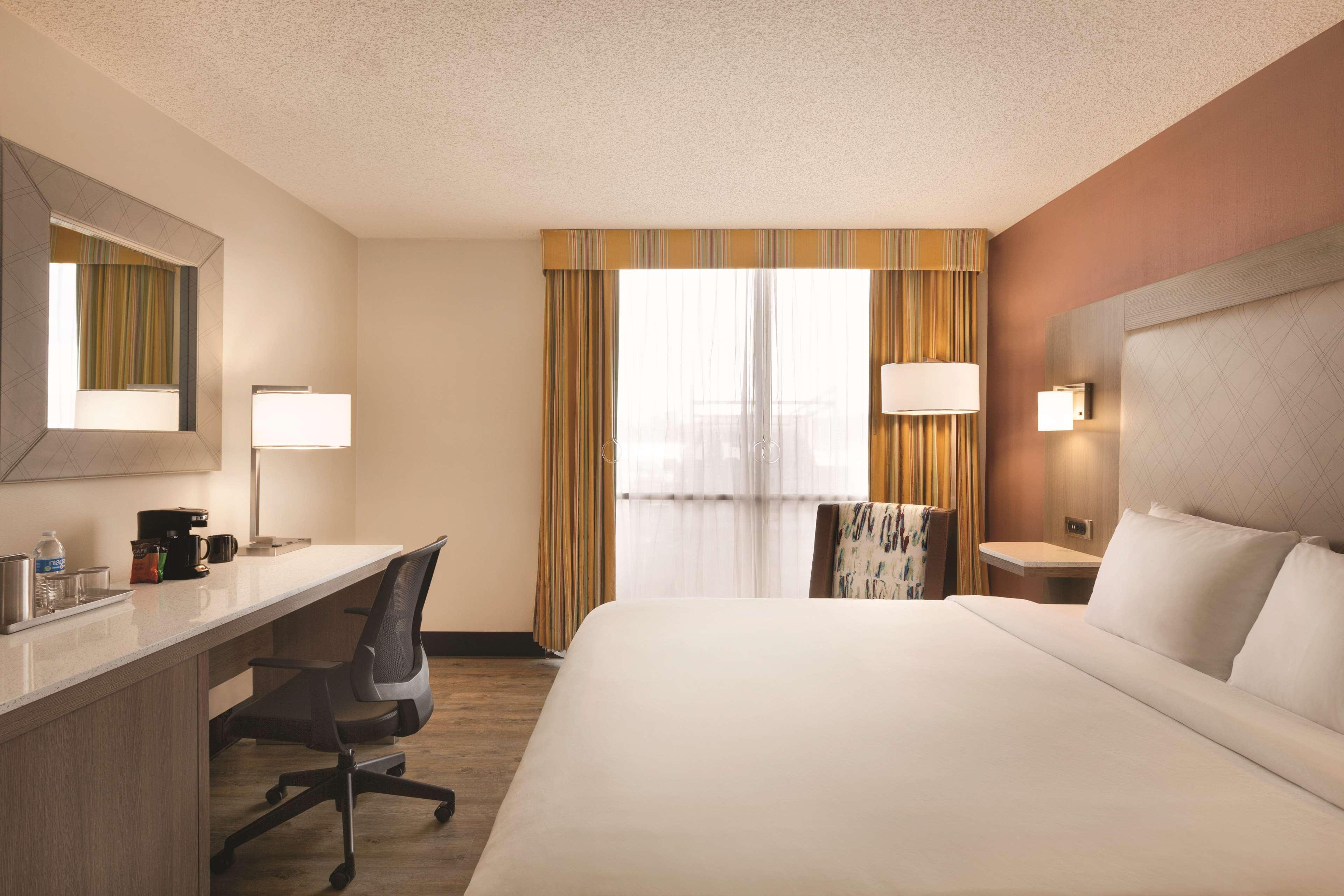 Radisson Hotel Lenexa Overland Park Exterior photo