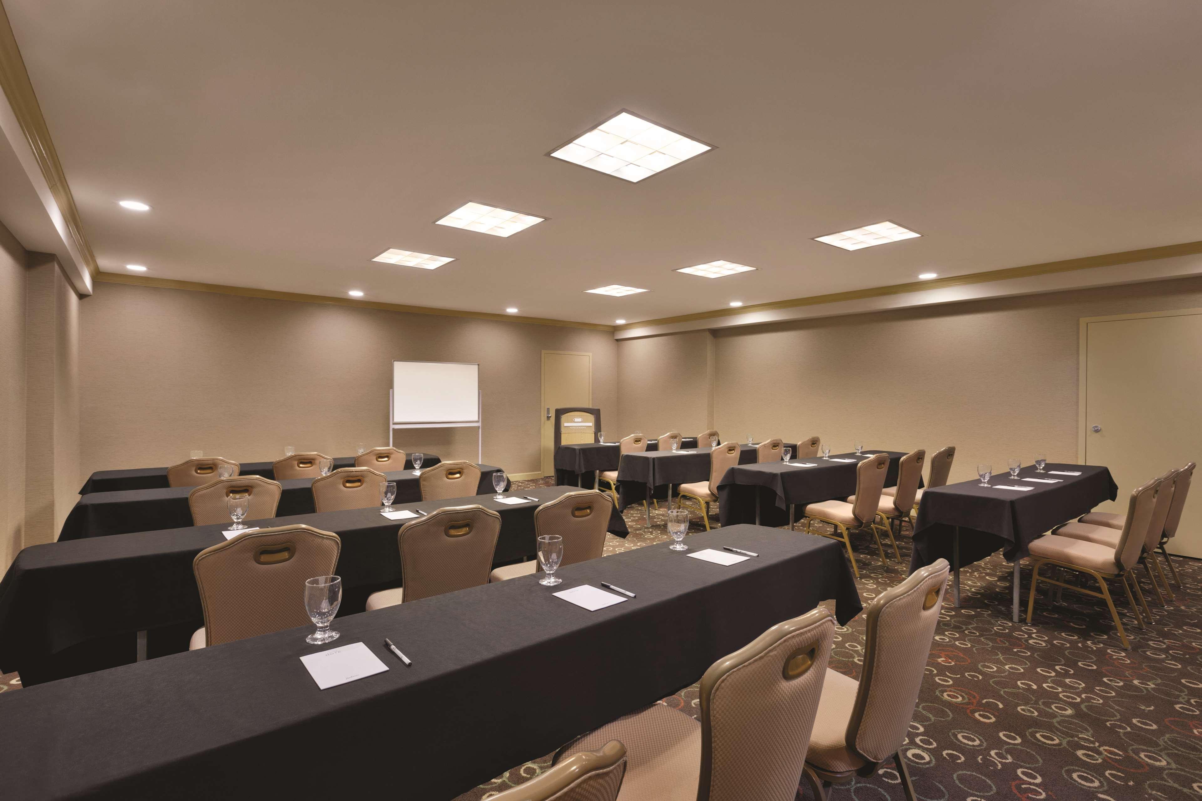 Radisson Hotel Lenexa Overland Park Exterior photo