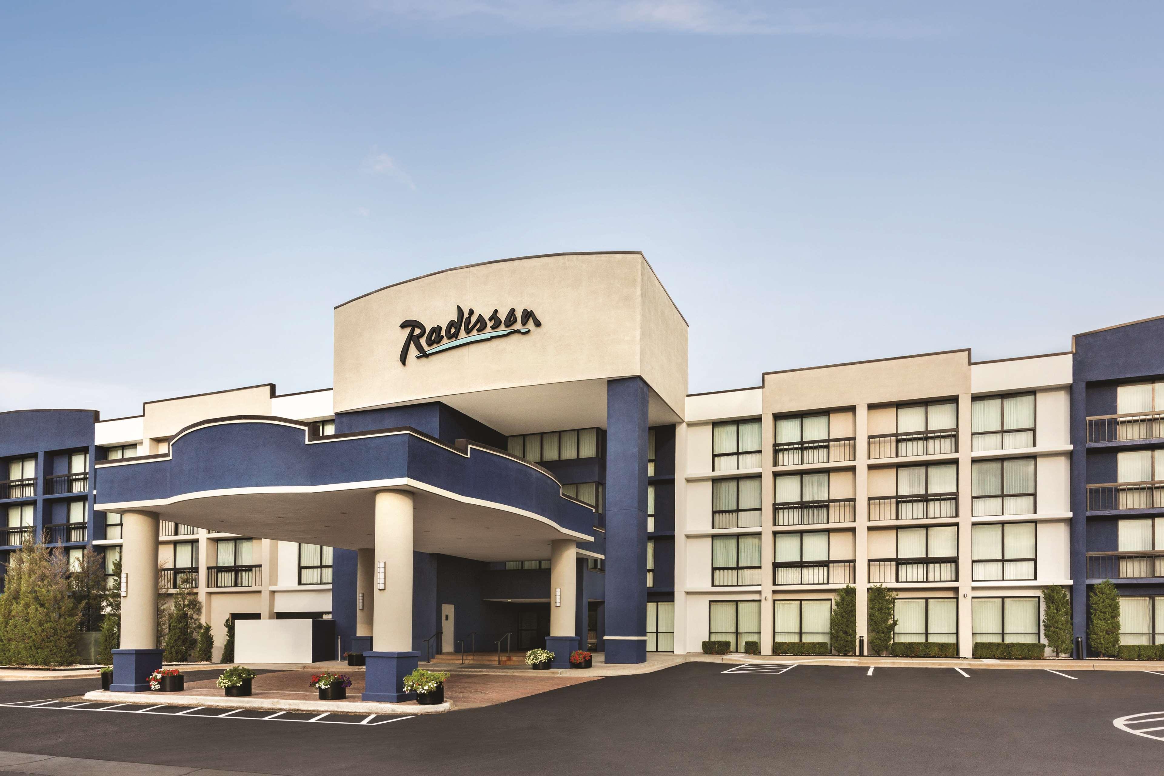 Radisson Hotel Lenexa Overland Park Exterior photo