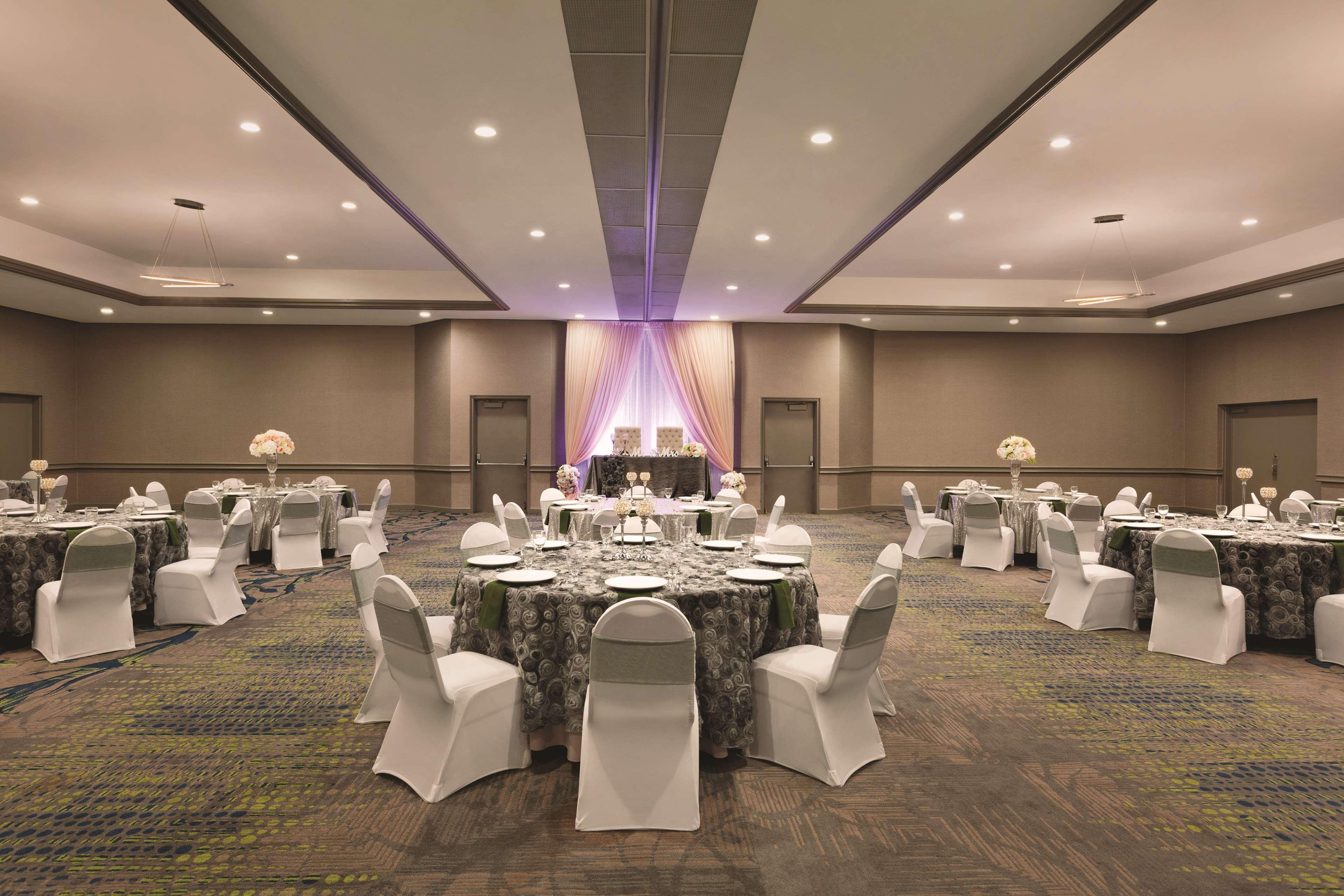 Radisson Hotel Lenexa Overland Park Exterior photo
