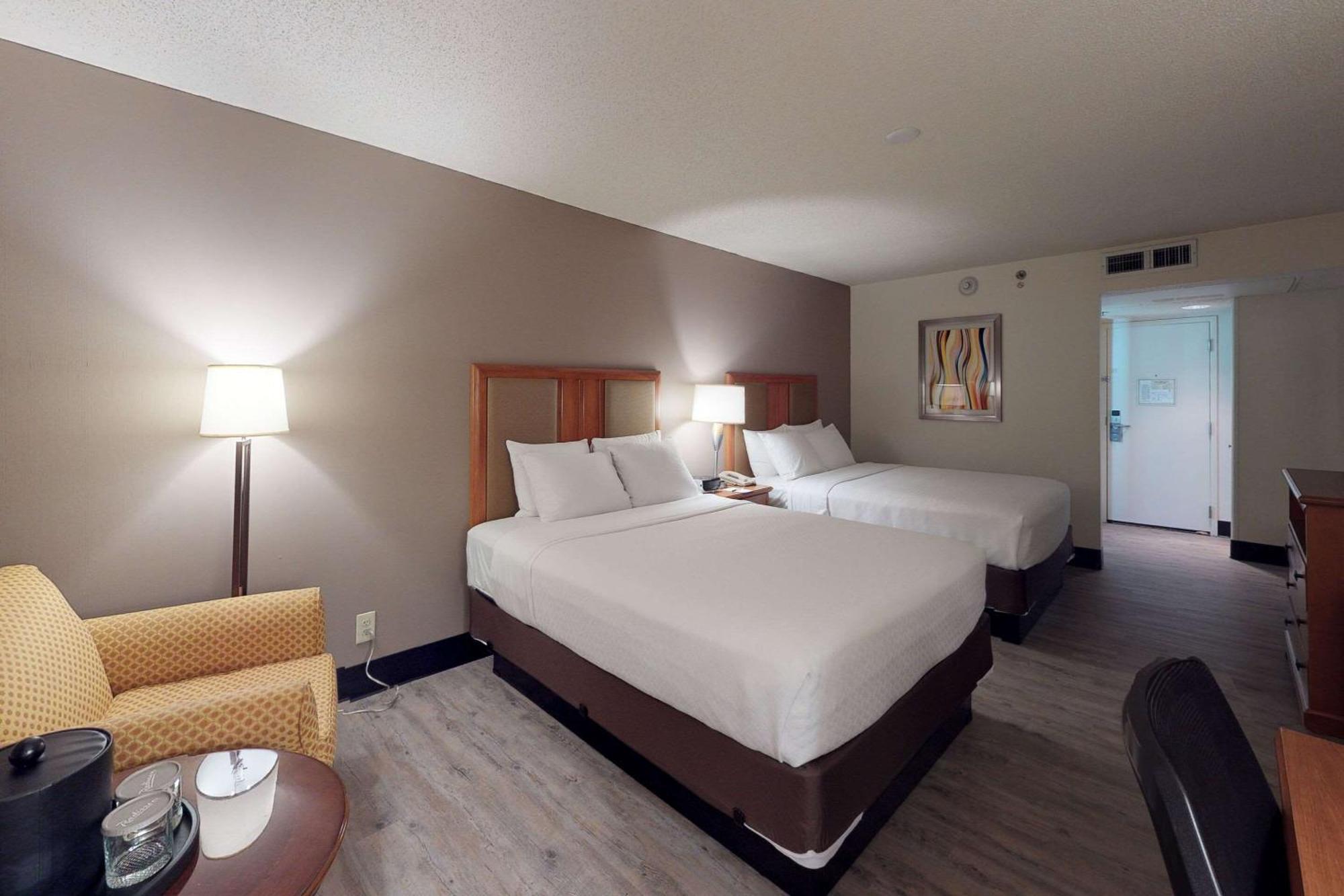 Radisson Hotel Lenexa Overland Park Exterior photo