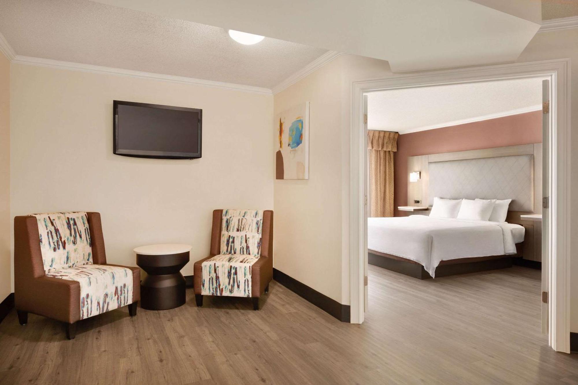 Radisson Hotel Lenexa Overland Park Exterior photo