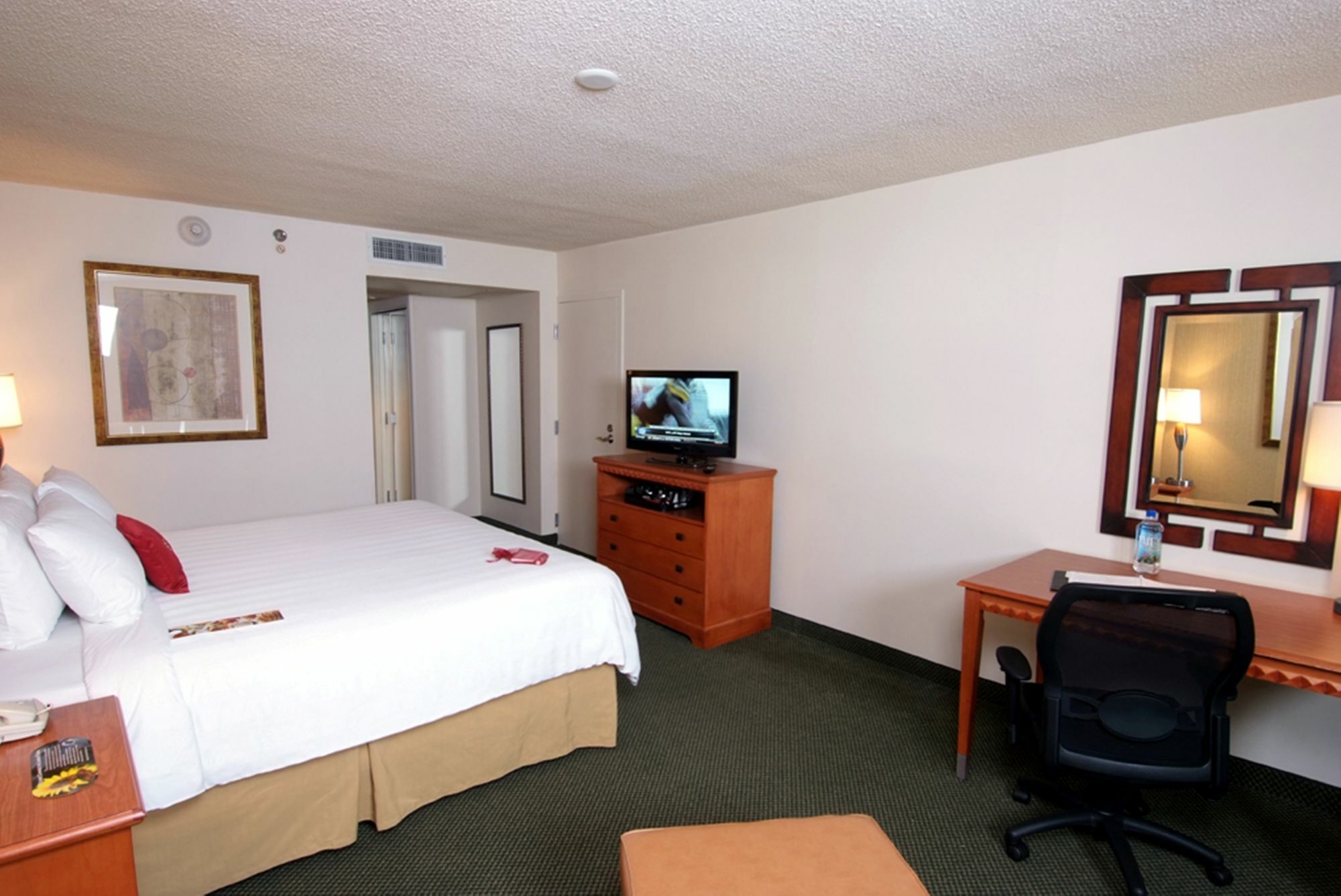 Radisson Hotel Lenexa Overland Park Exterior photo