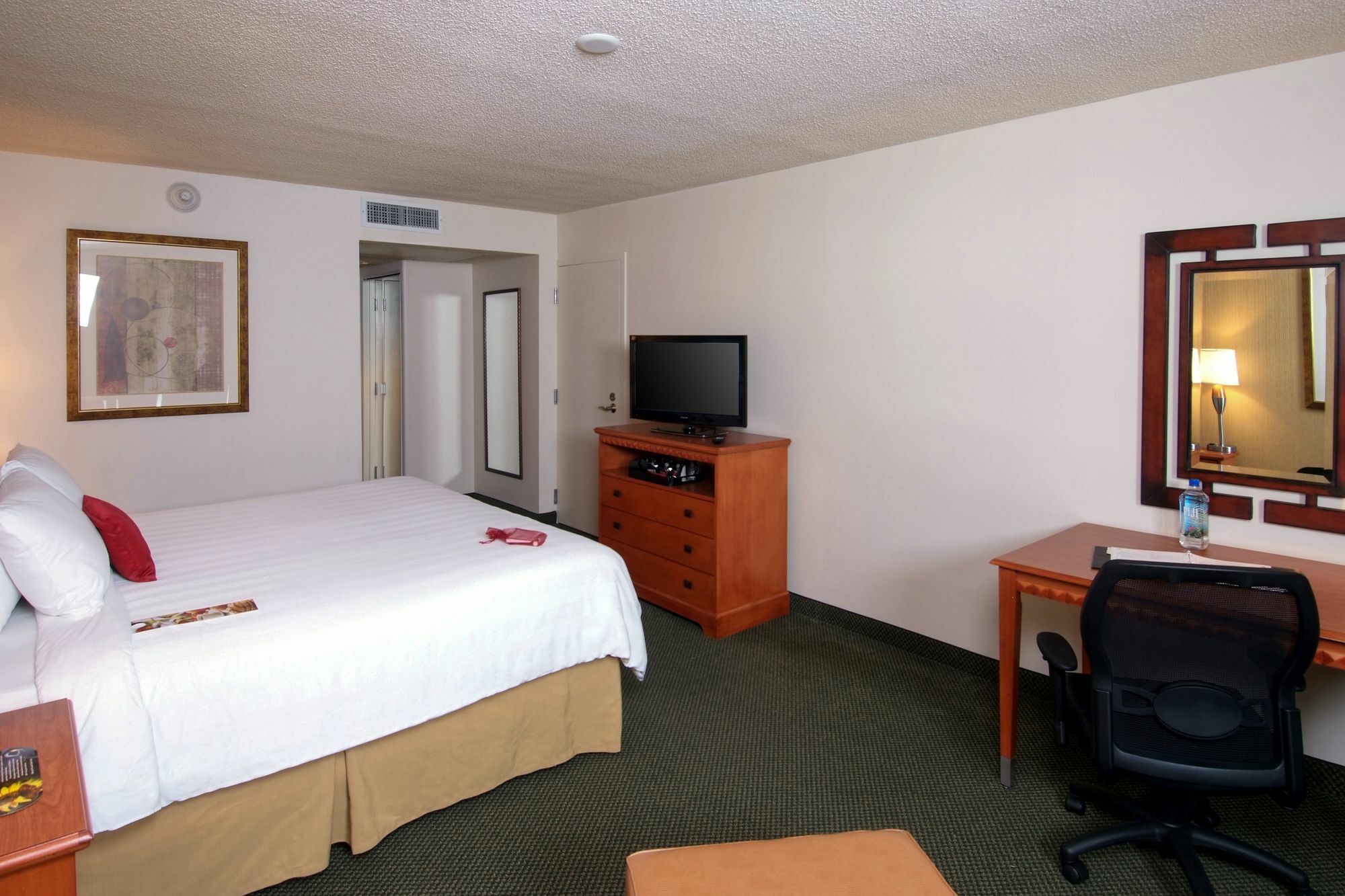 Radisson Hotel Lenexa Overland Park Exterior photo